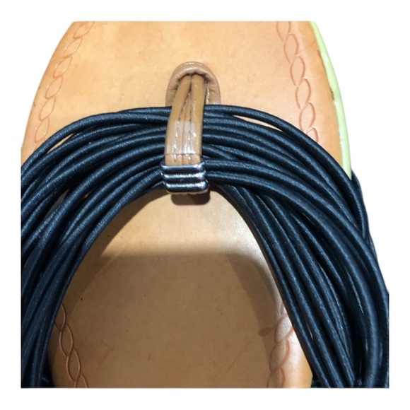 Pierre Dumas Black and Tan Rubber Band Flat Flip Flop Sandals size 10 - Picture 5 of 7